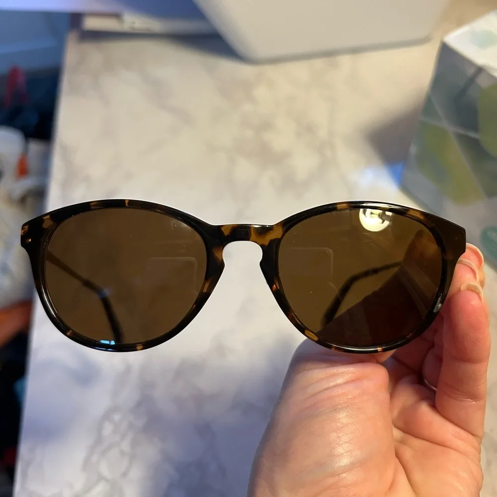 Anne Klein round/cat eye tortoise shell sunglasses